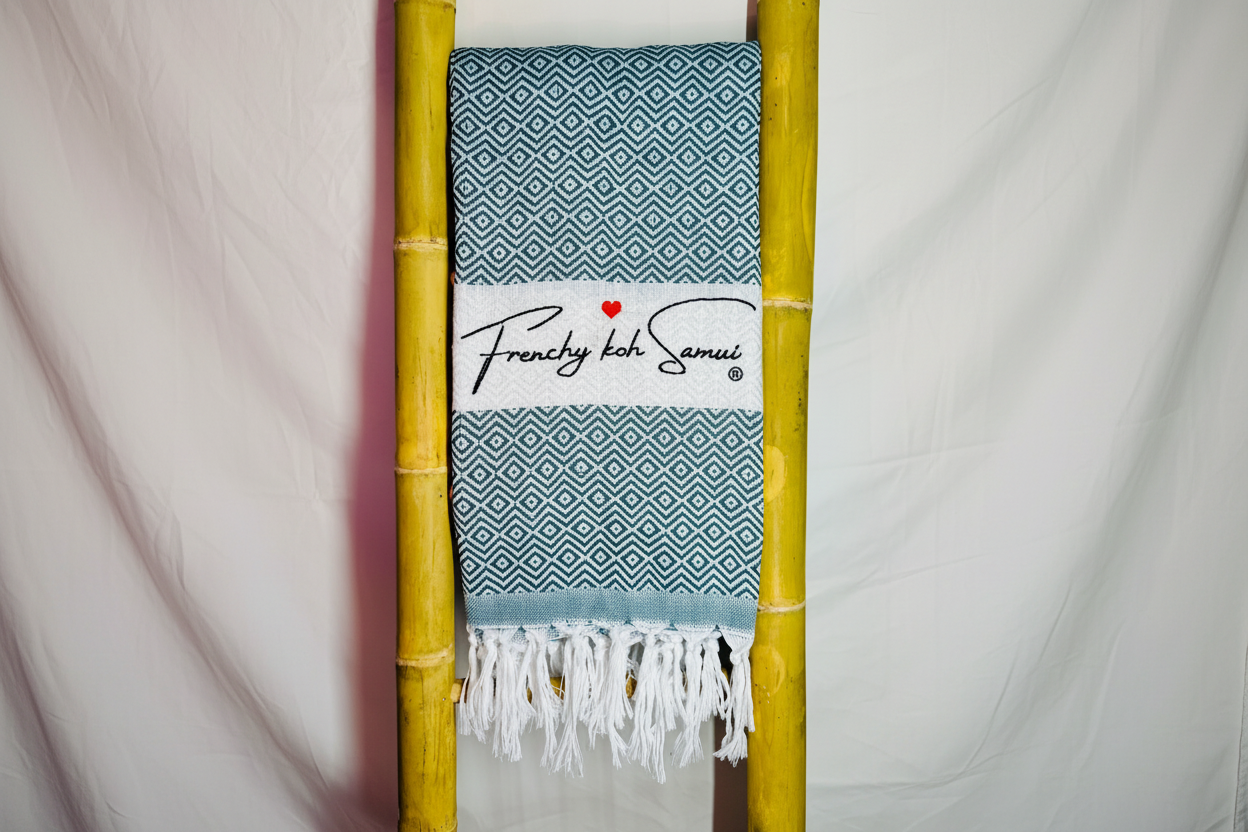 TOWEL FOR THE BEACH & POOL
